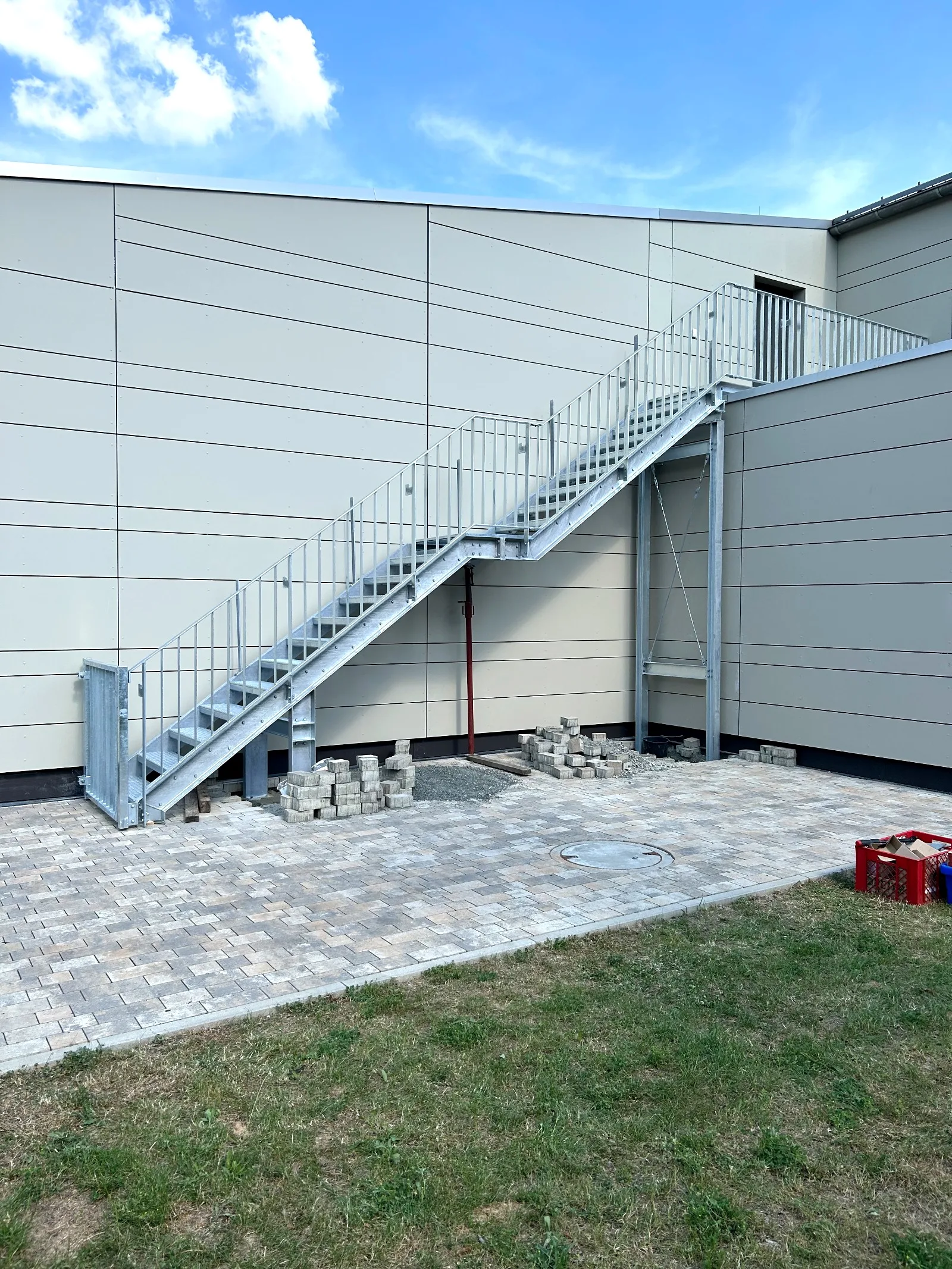 Neue Stahltreppe für eine Halle in Greußenheim